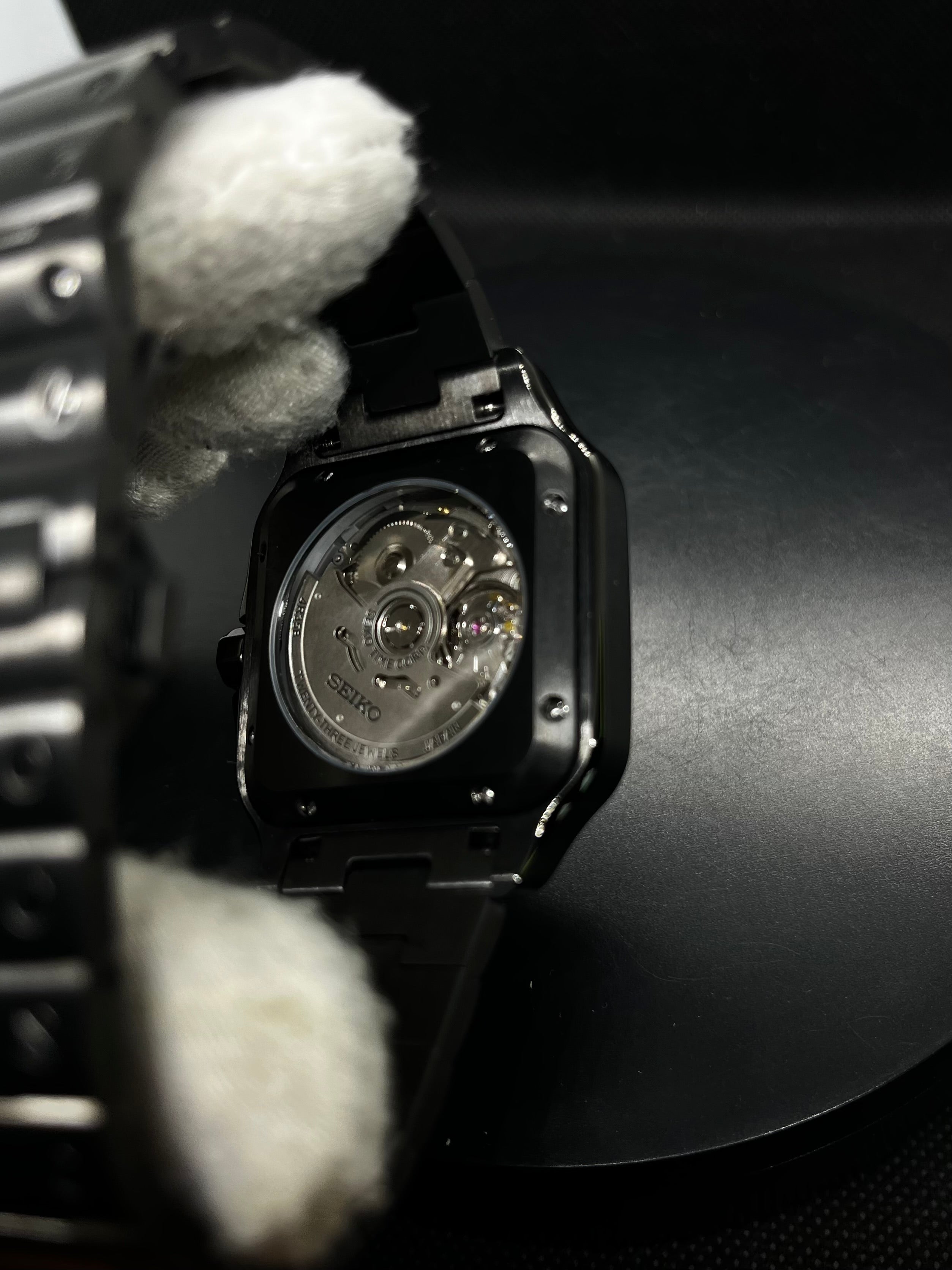 La Square – Noir & Violet