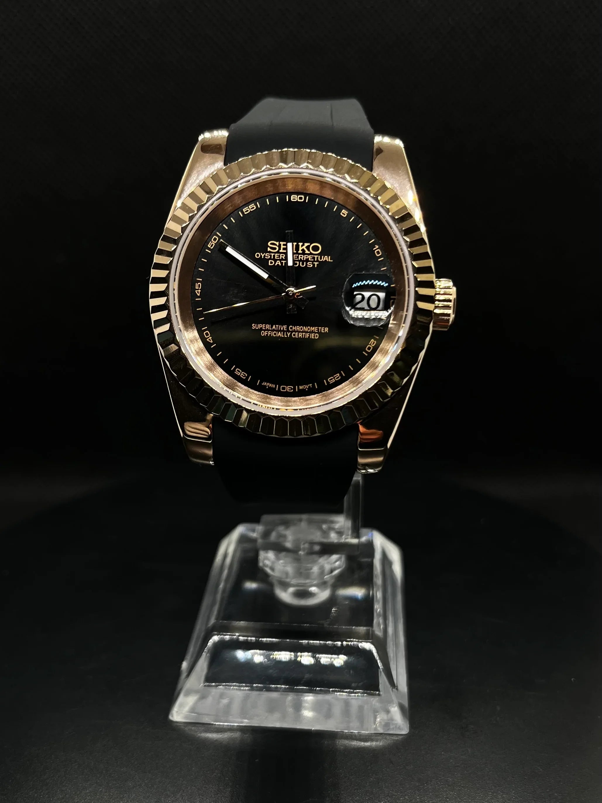 Datejust – Noir Gold (Bracelet Caoutchouc)